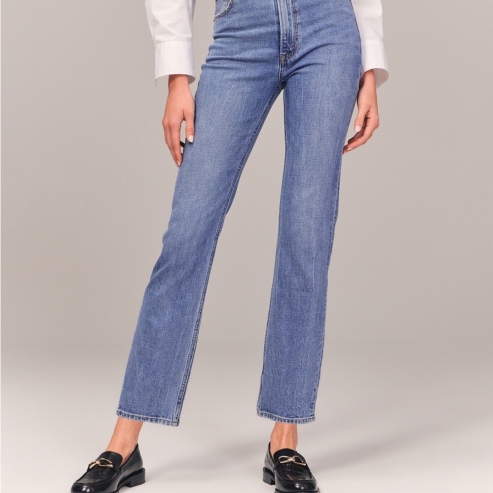 Abercrombie Ultra High-Rise Ankle Straight Jeans - Medium Blue